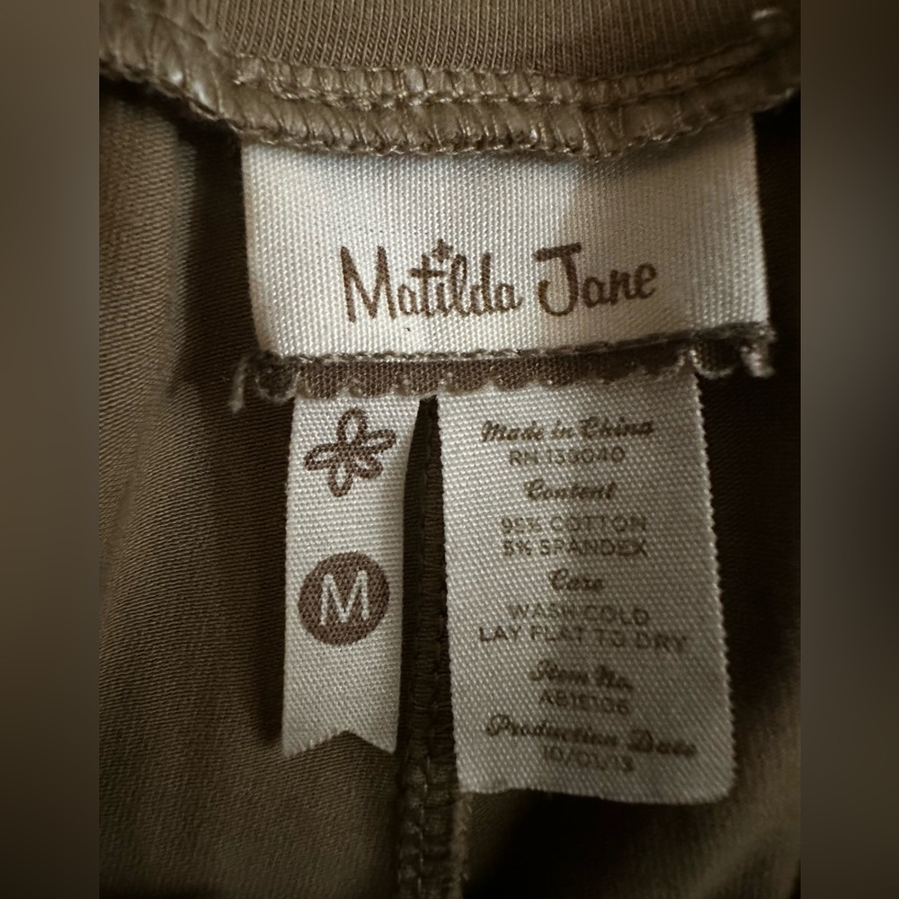 Matilda Jane greenish brown flowy ankle pants. Size Medium